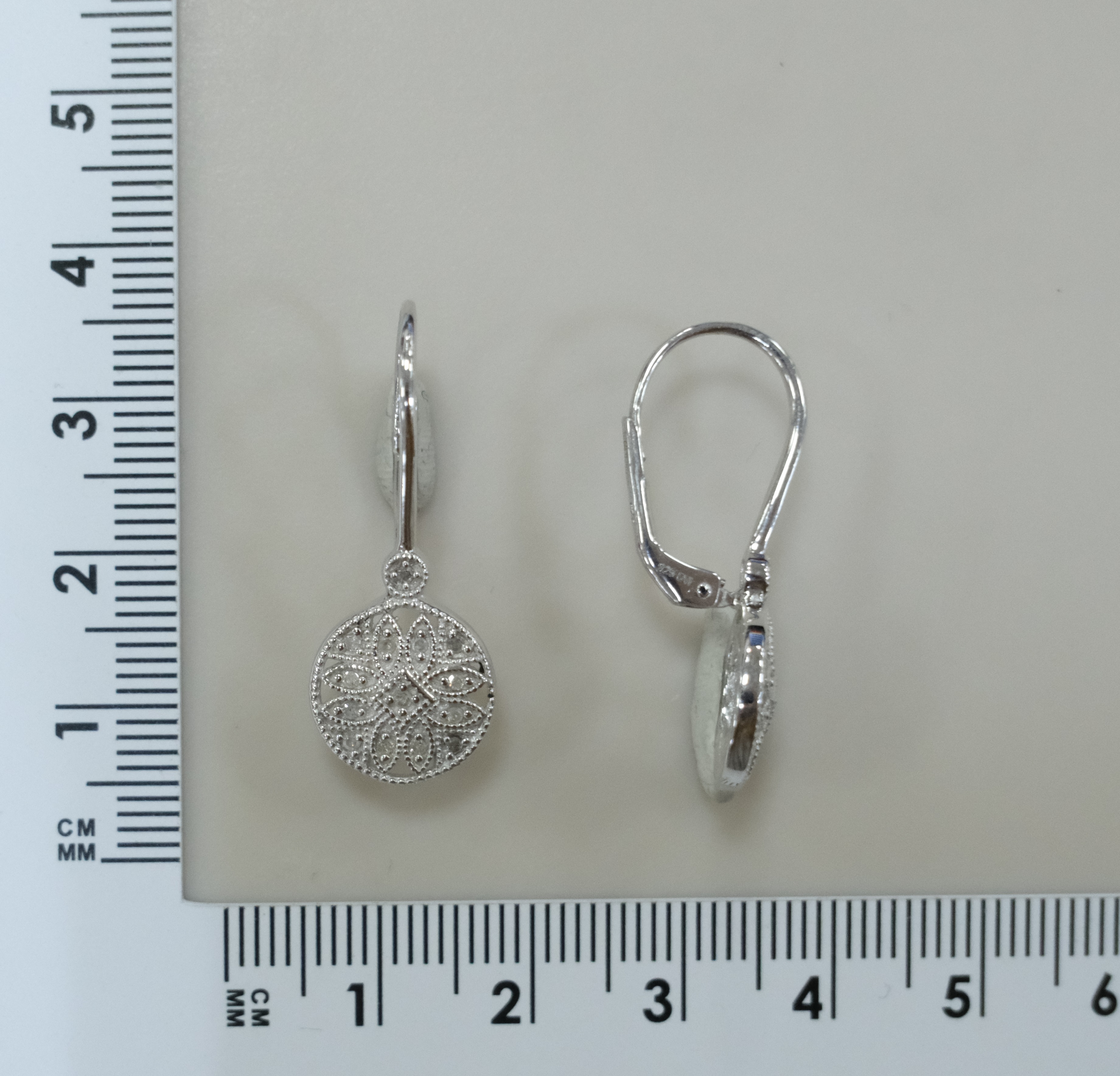 Серебряные серьги с бриллиантами
